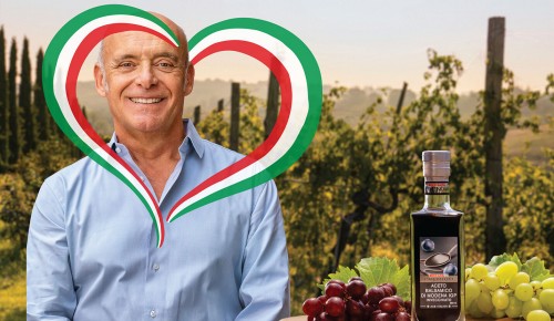 Mann mit Essigflasche von DESPAR PREMIUM Aceto Balsamico di Modena 