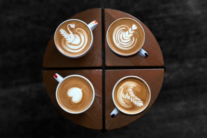 REGIO Kaffee auf Hocker