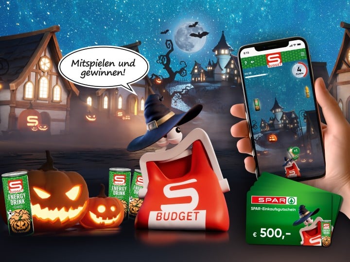 Das S-BUDGET Börserl befindet sich in einer Halloween Welt und sagt in einer Sprechblase "Mitspielen und gewinnen"; Es sind 5 500 Euro SPAR-Einkaufsgutscheine abgebildet