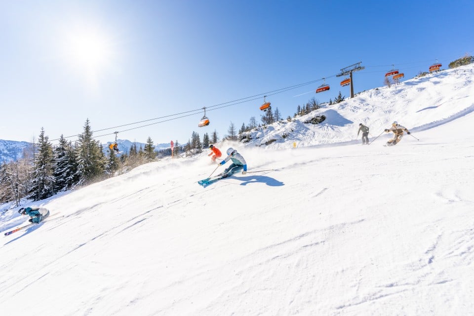 Flachau Skifahren fahren die Skipiste runter