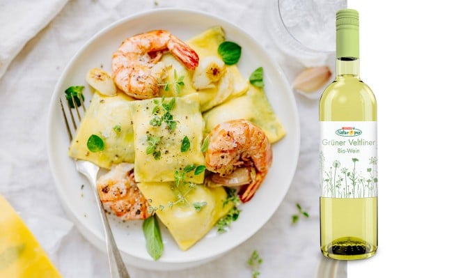 SPAR Natur*pur Bio-Weißwein zu Ravioli mit Scampi