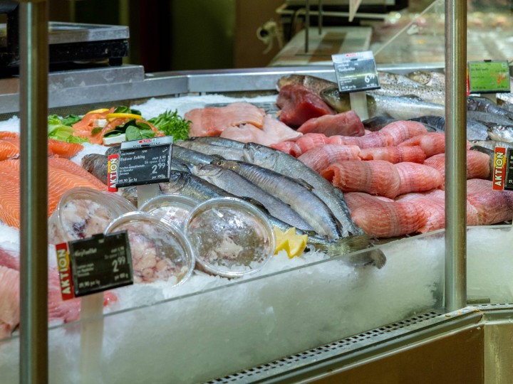 strenge Kontrollen bei Fischtheke