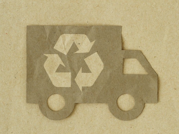 LKW auf Papier mit recycling Logo