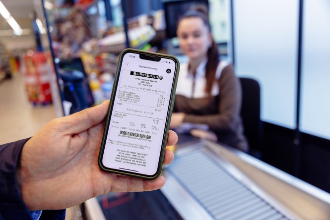 SPAR Kassabon 16 Tage gegen Gewalt Vom 25. November, dem internationalen Tag gegen Gewalt an Frauen, und dem 10. Dezember werden 16 Tage lang Notrufnummern für Betroffene von Gewalt auf den SPAR Kassabons abgedruckt (Auch in digitaler Form in der SPAR-App)