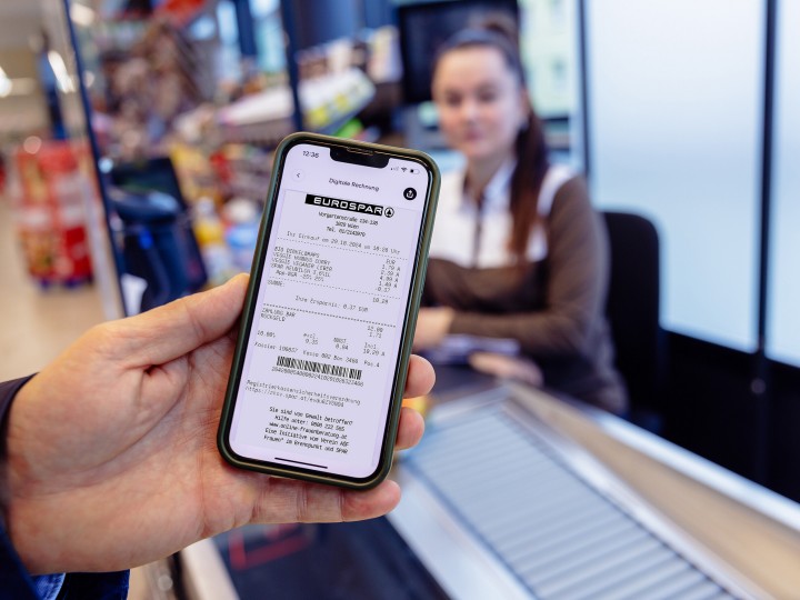 Vom 25. November, dem internationalen Tag gegen Gewalt an Frauen, und dem 10. Dezember werden 16 Tage lang Notrufnummern für Betroffene von Gewalt auf den SPAR Kassabons abgedruckt (Auch in digitaler Form in der SPAR-App)