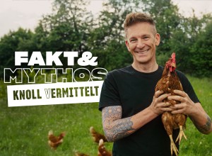 Tauche ein in eine Reise zwischen Mythos und Fakt und entdecke die neuen Folgen des Wissensformats "Knoll (v)ermittelt", präsentiert von SPAR und moderiert vom Fernseh- und Radiomoderator Andi Knoll, der Irrtümer rund um Lebensmittel und Nachhaltigkeit enthüllt. Wirf einen Blick hinter die Kulissen, lass dich von Expert:innen überraschen und erlebe Momente, die deine Sichtweise verändern werden. Bist du bereit, dich mit den Fakten auseinander zu setzen?