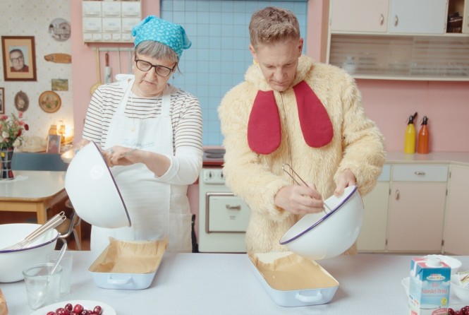 Knoll (v)ermittelt: Andi Knoll ist zu Gast in der Vollpension und backt mit Frau Giordana einen veganen, eifreien Kuchen