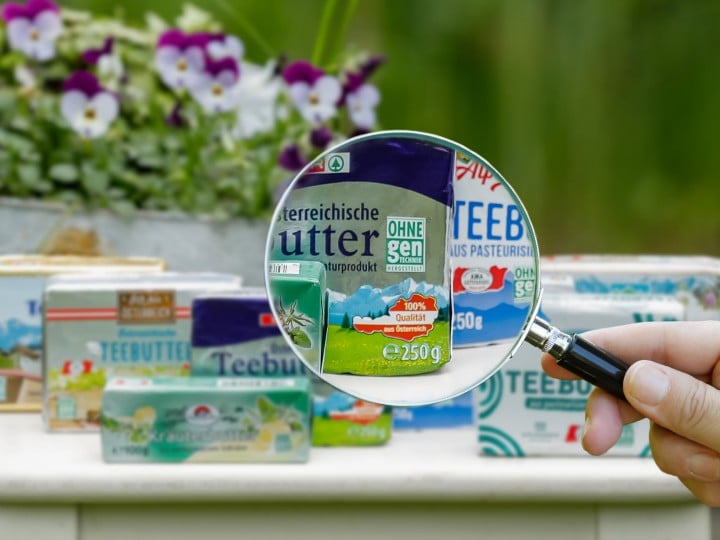 Produkte ohne Gentechnik_ Ansicht mit Lupe