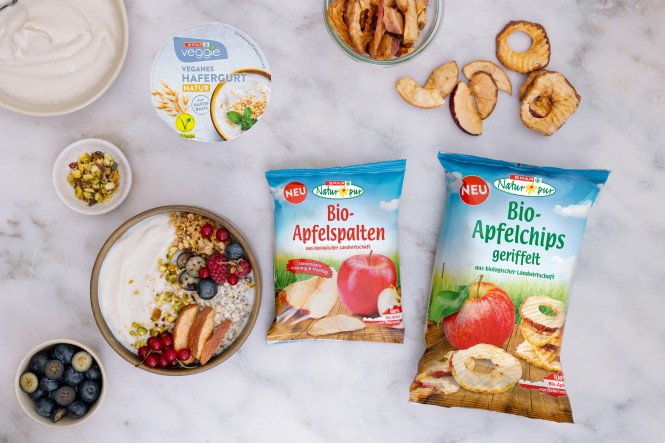 SPAR Natur*pur Bio-Apfelchips, Bio-Apfelspalten und Hafergurt SPAR Natur*pur Bio-Apfelchips, Bio-Apfelspalten und Hafergurt