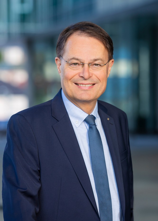 Aufsichtsratsvorsitzender Dr. Drexel 