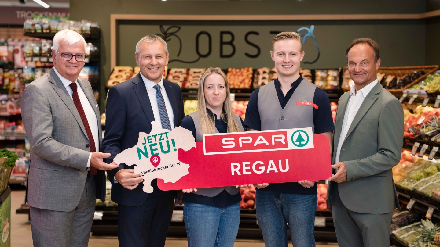 Pressefoto zur Eröffnung SPAR-Supermarkt Regau