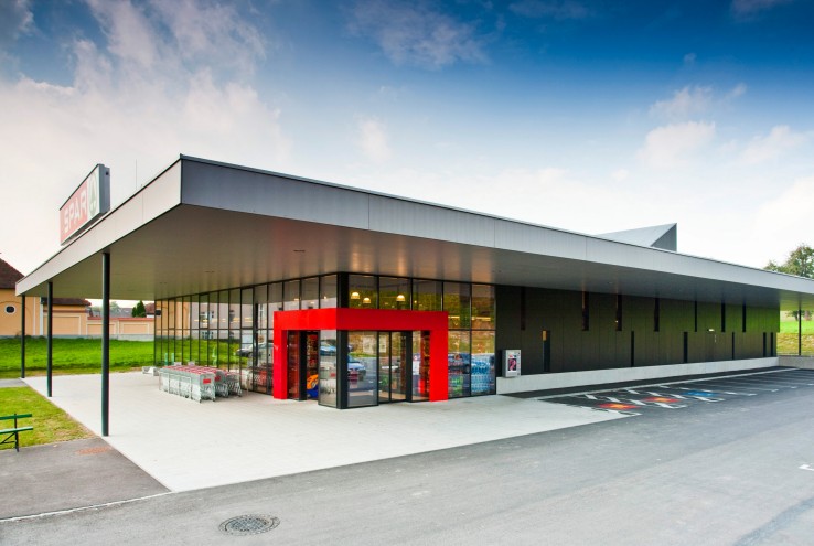 Außenaufnahme vom SPAR-Supermarkt in Neumarkt im Hausruck 
