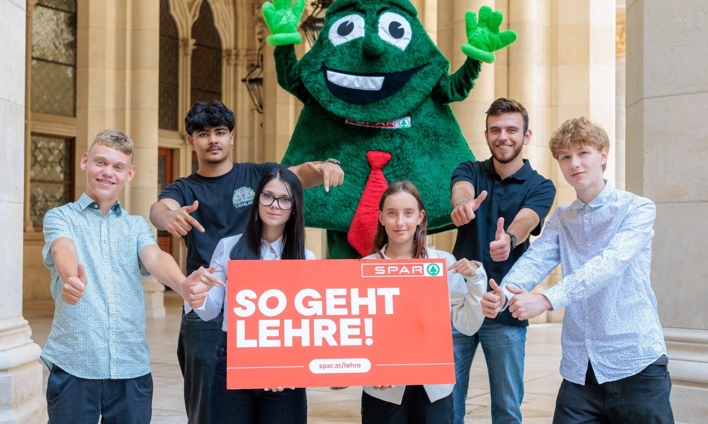 Die Lehrlinge Marcel Gall, Eyad Derbas, Lea Sophie Paydal, Celine Geiger, Paul Köck und Antony Noger starten ihre Ausbildung bei SPAR.