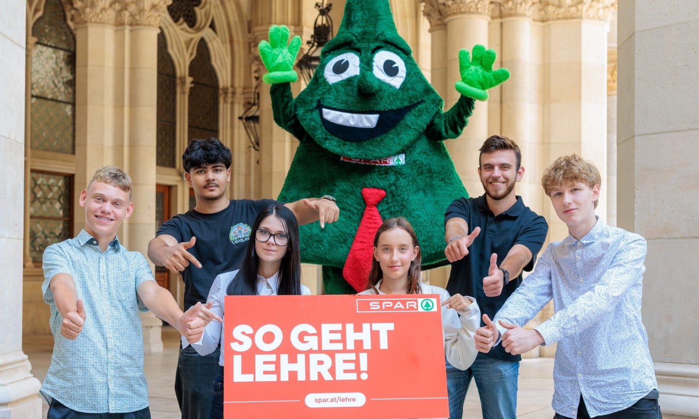 Die Lehrlinge Marcel Gall, Eyad Derbas, Lea Sophie Paydal, Celine Geiger, Paul Köck und Antony Noger starten ihre Ausbildung bei SPAR.