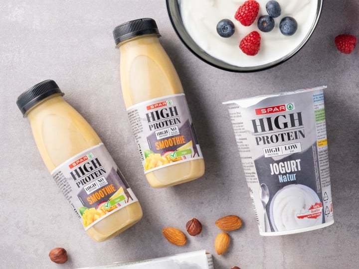Auf diesem Bild wird die  Range des SPAR High Protein Sortiments gezeigt