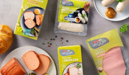 Auf diesem Bild sieht man einige vegane Fleischersatz-Produkte von SPAR Veggie 