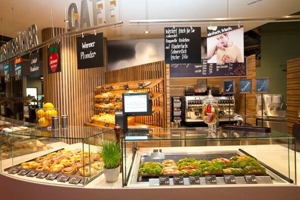 INTERSPAR Theke mit Brot und Gebäck