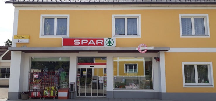 SPAR Markt mit gelber Fassade