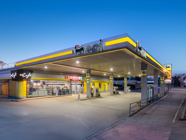 Außenaufnahme des neuen Despar Express Tankstellenshops in der Eni Tankstelle in Mistelbach