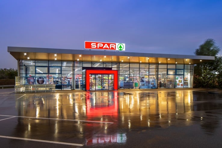 Außenaufnahme der Spar Filiale in Kottingbrunn in Niederösterreich bei Regen