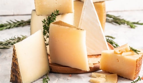 Manchego Käse am Brett