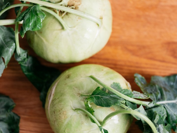 Kohlrabi mit Blatt