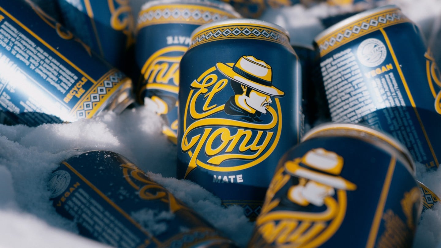 El Tony Mate, Dosen auf Eiswürfel