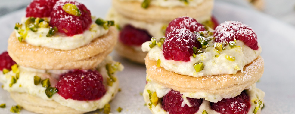 Mini-Mille Feuilles mit Pistazien-Creme und Himbeeren - Rezepte - SPAR ...
